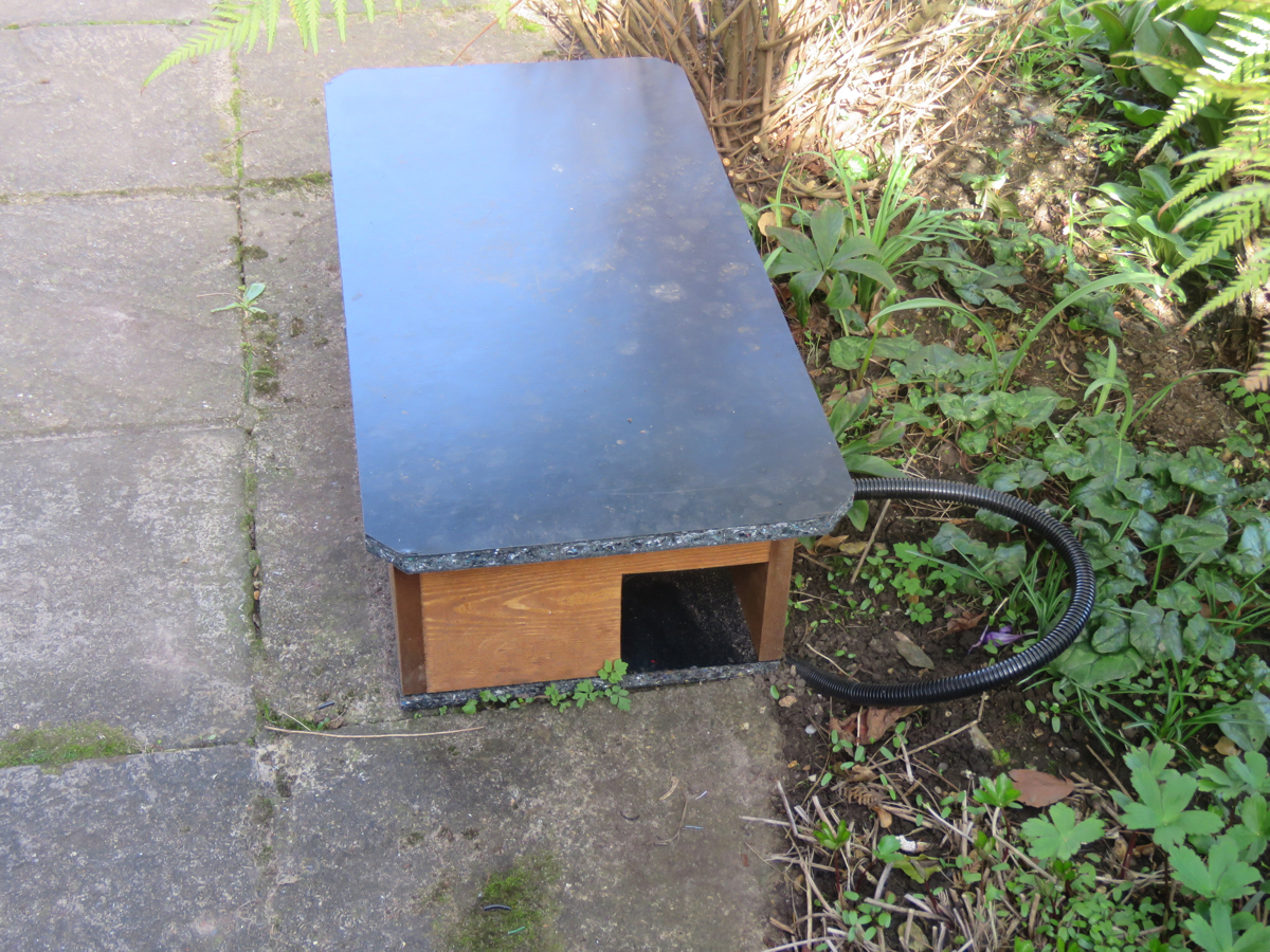 Hedgepig Feeder side view